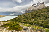 Der Nordenskjold-See und die Gipfel von Los Cuernos, Nationalpark Torres del Paine, Patagonien, Chile, Südamerika