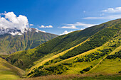 Kaukasische Berge bei Gergeti, Kazbegi-Gebirge, Georgien, Zentralasien, Asien