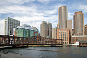 Boston Waterfront mit Old Bridge, Boston, Massachusetts, Neuengland, Vereinigte Staaten von Amerika, Nordamerika