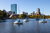 Segelboote auf der Charles River Esplanade, Boston, Massachusetts, Neuengland, Vereinigte Staaten von Amerika, Nordamerika