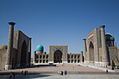 Ulug Bek, Tilla-Kari und Sherdor Madrassahs, von links nach rechts, Registan Platz, UNESCO Weltkulturerbe, Samarkand, Usbekistan, Zentralasien, Asien