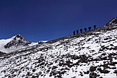 Bergsteiger beim Aufstieg zum Aconcagua, 6961 Meter, dem höchsten Berg Amerikas und einem der Seven Summits, Anden, Argentinien, Südamerika