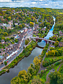 Die Eiserne Brücke über den Fluss Severn, Ironbridge-Schlucht, UNESCO-Welterbe, Ironbridge, Telford, Shropshire, England, Vereinigtes Königreich, Europa