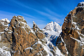 Luftaufnahme der Musella-Spitzen und im Hintergrund die Bernina-Gruppe, Valmalenco, Valtellina, Provinz Sondrio, Lombardei, Italien, Europa