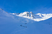 Skifahrer am Foscagno-Pass, Valtellina, Provinz Sondrio, Italien, Europa