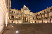 Die Kathedrale und die Piazza del Duomo in Lecce in der Sommernacht, Gemeinde Lecce, Provinz Lecce, Region Apulien, Italien, Europa