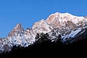 Herbstlicher Blick auf den Mont Blanc, Val Ferret, Courmayeur, Aostatal, Italien