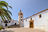 das historische Dorf Betancuria an einem sonnigen Sommertag, Fuerteventura, Kanarische Insel, Spanien, Europa