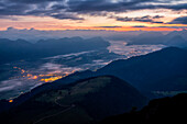 Das Inntal in der Morgendämmerung von der Gratlspitze aus gesehen, Bezirk Kufstein, Innsbruck Land, Tirol, Österreich, Europa
