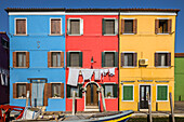 Italien,Veneto,Venedig,Insel Burano,typische farbige Häuser