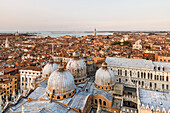 Italien,Venetien,Venedig,Blick auf Venedig vom Glockenturm von San Marco (Glockenturm von San Marco)