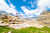Alpinist im Valle del Drogo, Valle Spluga, Provinz Sondrio, Lombardei, Italienische Alpen, Italien