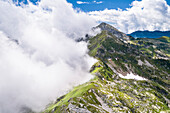 Der Bergrücken zwischen Aostatal und Piemont in der Nähe der Coda-Hütte (Fontainemore, Provinz Aosta, Aostatal, Italien, Europa)