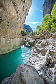 Die Imbut-Prüfung entlang des Flusses Verdon in der Verdon-Schlucht (Departement Var, Provence-Alpes-Côte d'Azur, Frankreich, Europa)