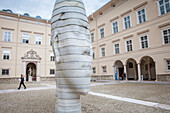 Marmorskulptur "Awilda" des katalanischen Künstlers Jaume Plensa, Dietrichsruh-Platz der Universität Salzburg, Österreich