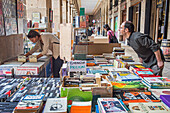 Second-Hand-Buchladen, Sonntagsmarkt, Plaza Nueva, Bilbao, Biskaya, Baskenland, Spanien