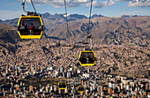 Panoramablick auf die Stadt, im Hintergrund Los Andes Berge, Seilbahn nach El Alto, La Paz, Bolivien