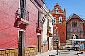 Calle Millares und Kirche La Merced, Potosi, Bolivien