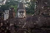 Detail, Statuen der Asuras auf der Brücke des Südtors, in Angkor Thom, Siem Reap, Kambodscha