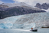 Entdeckerfahrt mit dem Zodiac zur Erkundung des Pía-Gletschers und der Pía-Bucht, im Beagle-Kanal (nordwestlicher Zweig), PN Alberto de Agostini, Feuerland, Patagonien, Chile