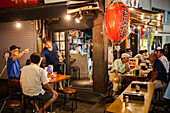 Izakaya, Restaurant, in der Ameyoko Marktstraße.Tokio Stadt, Japan, Asien