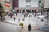 Platz zu den Zugängen am JR-Bahnhof Akihabara, Akihabara, Tokio