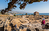 Gesamtansicht, rechts Haus aus osmanischer Zeit, Archäologische Stätte, Byblos, Libanon