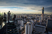 Red Sky Restaurant auf dem Dach. Bangkok. Thailand. Im obersten Stockwerk des Centara Grand-Wolkenkratzers im Stadtzentrum