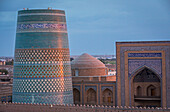 Minarett von Kalta Minor und Muhammad Amin Khan Medressa, Chiwa, Usbekistan
