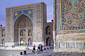 Tilla-Kari Medressa, at right facade of Sher Dor Medressa, Registan, Samarkand, Uzbekistan