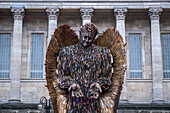 Die Knife Angel-Skulptur von Alfie Bradley auf dem Victoria Square, Birmingham, England