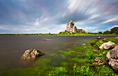 Blick auf die Burg Dunguaire, Kinvara, Galway, Irland, Nordeuropa
