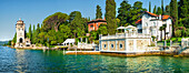 Gardone Riviera, Panoramabild mit S. Marco Turm und luxuriösen Hotels, Lago di Garda, Gardone Riviera, Provinz Brescia, Lombardei, Italien