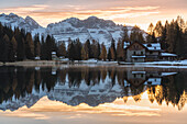 Sonnenaufgang am Nambino-See, Madonna di Campiglio, Provinz Trient in Trentino Südtirol, Italien, Europa.