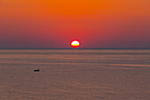 Sonnenuntergang in Vieste, Gargano, Bezirk Foggia, Apulien, Italien