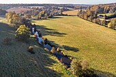 Herbstlandschaft an den Ufern der Risle, Rugles, Eure, Normandie, Frankreich