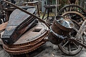 Reste der Materialien der alten Fabrik, Weiler von la forge, Rugles, Normandie, Frankreich
