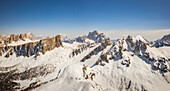 Winter in Croda da Lago, Lastoni di Formin, Monte Pelmo, Cermena, Berge der Dolomiten, Unesco Erbe, Belluno, Italien