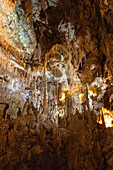 Stalagmiten und Stalaktiten, Castellana-Höhlen (Grotte di Castellana), Provinz Bari, Apulien, Italien