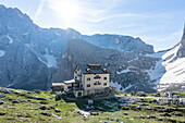 Hütte Zsigmondy Comici im Sommer, Sextner Dolomiten, Südtirol, Italien