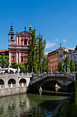 Franziskanerkirche Mariä Verkündigung und Dreifachbrücke, Ljubljana, Slowenien.