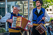 Traditionelle Musik in Galicien. Gaiteiros Rio de anxo. Altstadt, Santiago de Compostela, UNESCO-Weltkulturerbe, Galicien, Spanien.