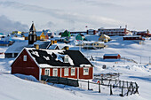 Bunte Häuser in Ilulissat. Ilulissat, Grönland.