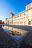 Piazza Roma, symbolträchtiger Platz in der Altstadt von Modena. Modena, Emilia Romagna, Italien