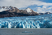 Der Grey-Gletscher und der Lago Grey im Torres del Paine Nationalpark, einem UNESCO-Biosphärenreservat in Chile in der Region Patagonien in Südamerika.