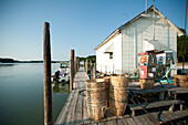 Dock und Hütte für die Austernzucht in Bayford VA