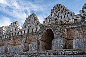 Das Taubenhaus oder Taubenhaus Ruinengruppe in der Maya-Stadt Uxmal in Yucatan, Mexiko. Die prähispanische Stadt Uxmal gehört zum UNESCO-Weltkulturerbe.