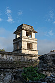Der Palastturm in den Ruinen der Maya-Stadt Palenque, Palenque National Park, Chiapas, Mexiko. Eine UNESCO-Welterbestätte.