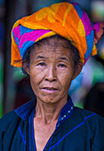 Porträt einer Frau vom Stamm der Pao im Shan-Staat, Myanmar
