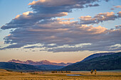 Lamar Valley and the Absaroka Mountains, Yellowstone National Park, Wyoming.